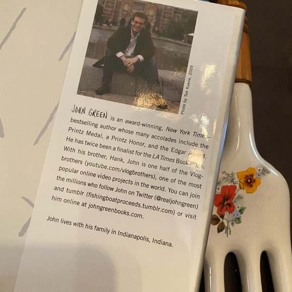 The Fault in Our Stars Novel - Picture 5 of 5